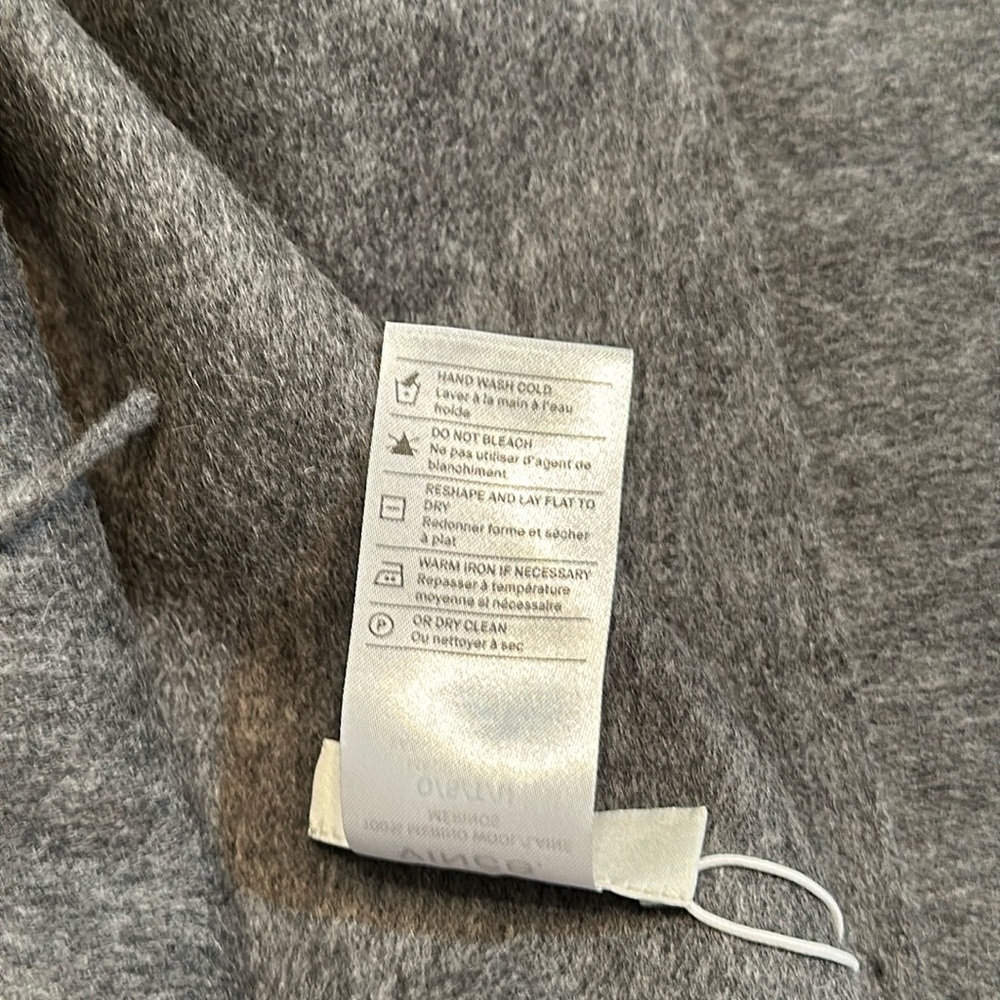 New Vince 100% Merino Wool/Laine Scarf. Gray. - Picture 5 of 7
